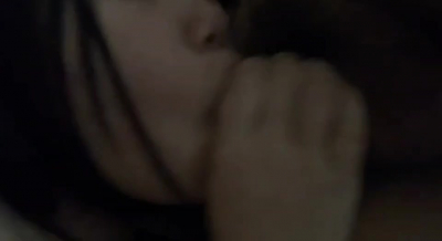 露脸大奶妹子对大鸡吧就是一顿狂舔